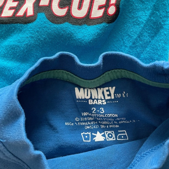 4/$15🌸 2 Dinosaur Boys T-shirts (size 2-3T and 3T) - Picture 2 of 3